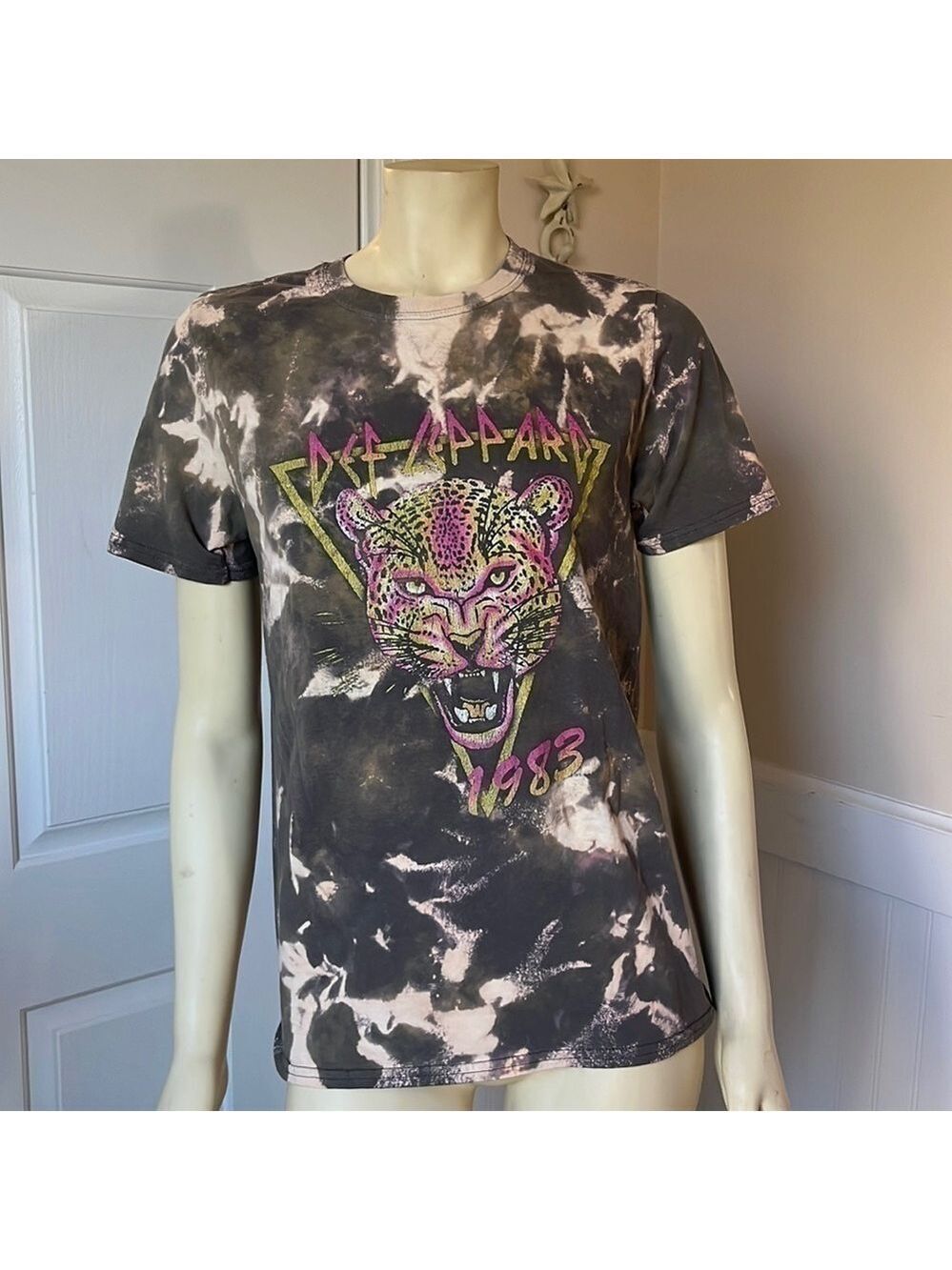DISTRESSED Vintage Couture Tie Dye Gray Beige Neon Triangle Def Leopard Tee S